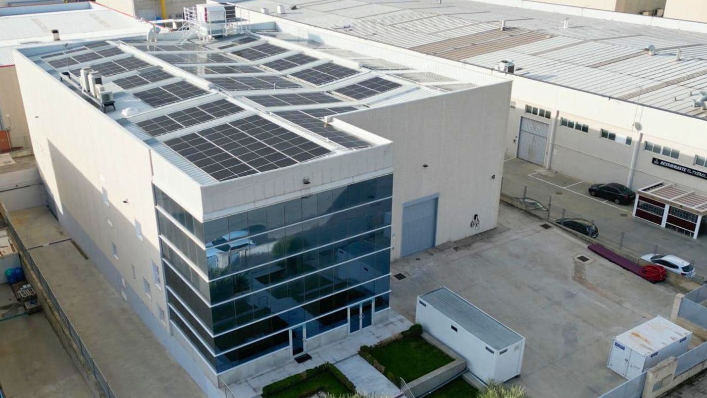 Cetil strengthens its commitment to sustainability by installing solar panels and electric charging points