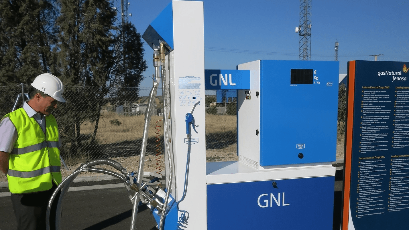How to refuel compressed natural gas (CNG) and liquefied gas (LNG)